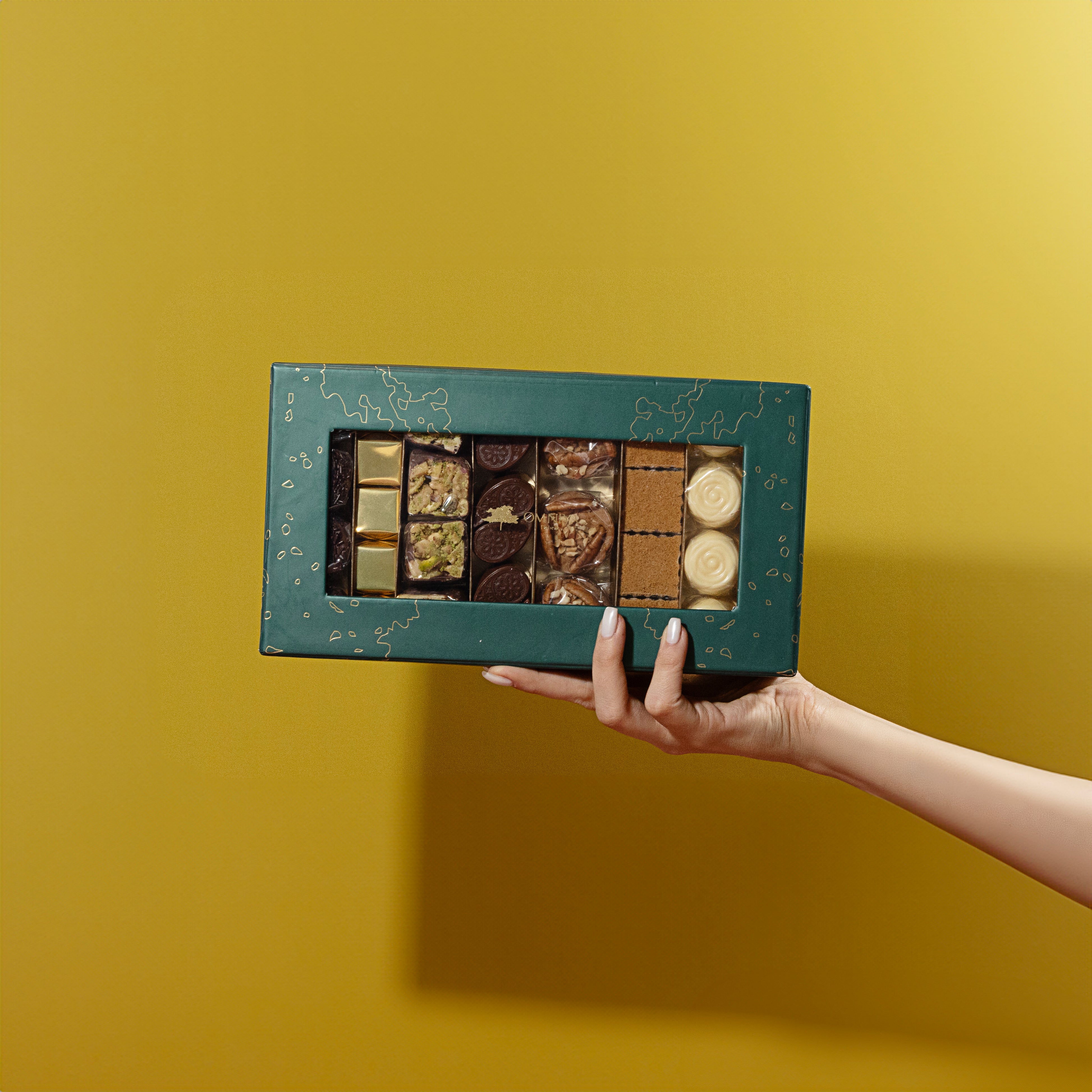 Fruittinia Chocolate Box – 25 Piece Premium Assorted Collection Inspired by Mediterranean & Arabic Desserts – Includes Halawa, Kunafa, Cheesecake, Pistachio & Cotton Candy Chocolates – Luxurious Gift for All Occasions