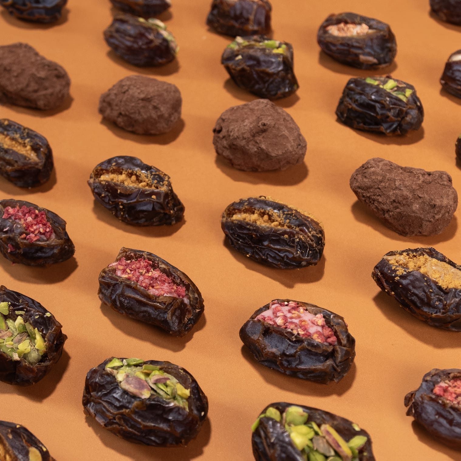 Ominya Delicacy Exquisite Medjool Dates Collection: Elegance in Every Bite – A Special Gift - 24 PCS