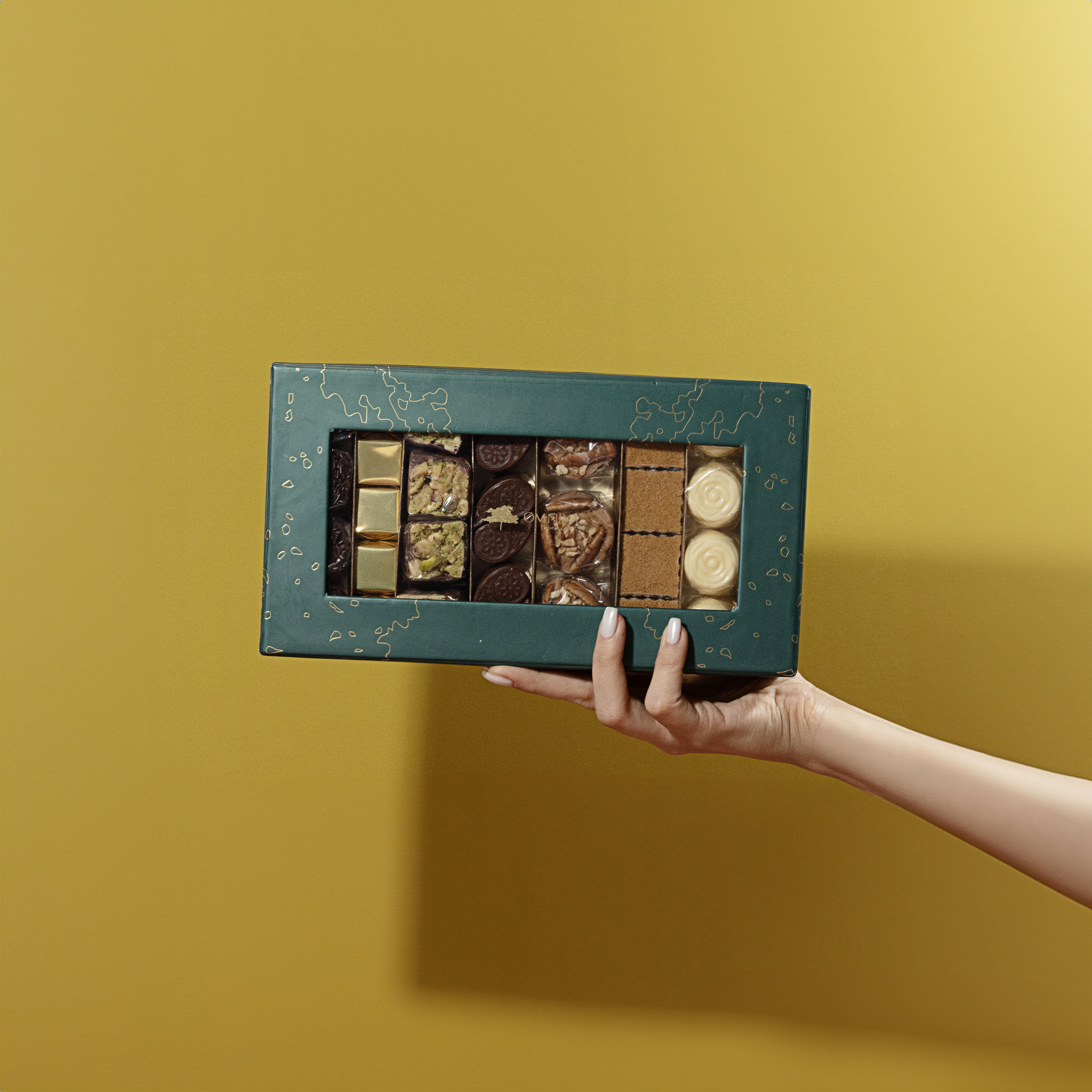 Fruittinia Chocolate Box – 25 Piece Premium Assorted Collection Inspired by Mediterranean & Arabic Desserts – Includes Halawa, Kunafa, Cheesecake, Pistachio & Cotton Candy Chocolates – Luxurious Gift for All Occasions