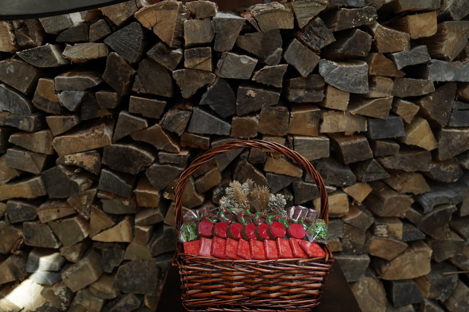 Christmas Chocolate Gift Basket – Premium Assorted Gourmet Chocolates & Holiday Sweets for Festive Gifting and Celebrations