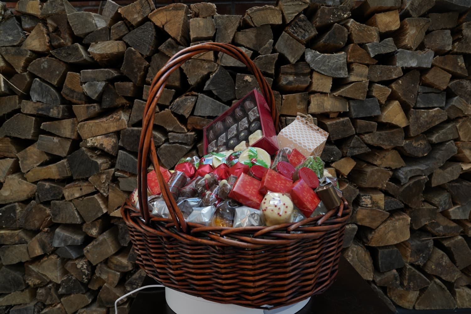 Christmas Chocolate Gift Basket – Premium Assorted Gourmet Chocolates & Holiday Sweets for Festive Gifting and Celebrations