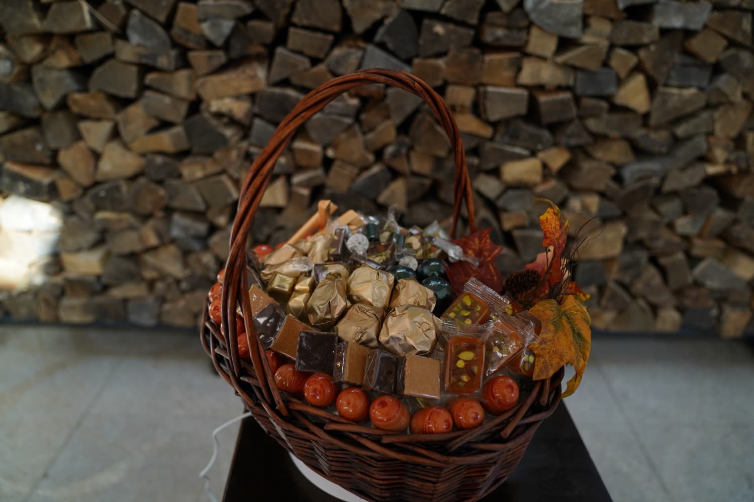 Thanksgiving Chocolate Gift Basket – Gourmet Assorted Chocolates & Sweets for Family, Friends & Holiday Celebrations
