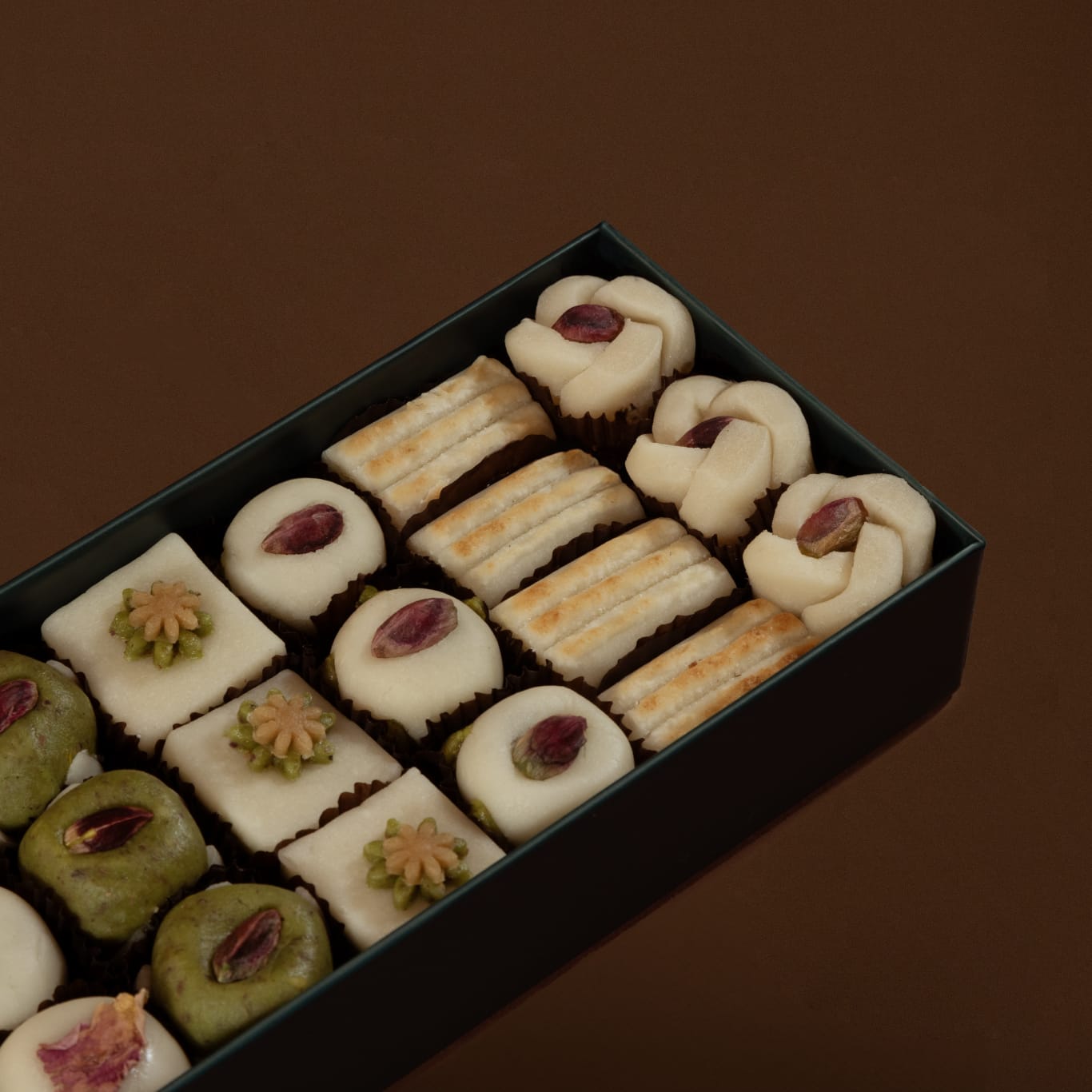 Marzipan Lozina Box 1 Pound / 25 Pieces