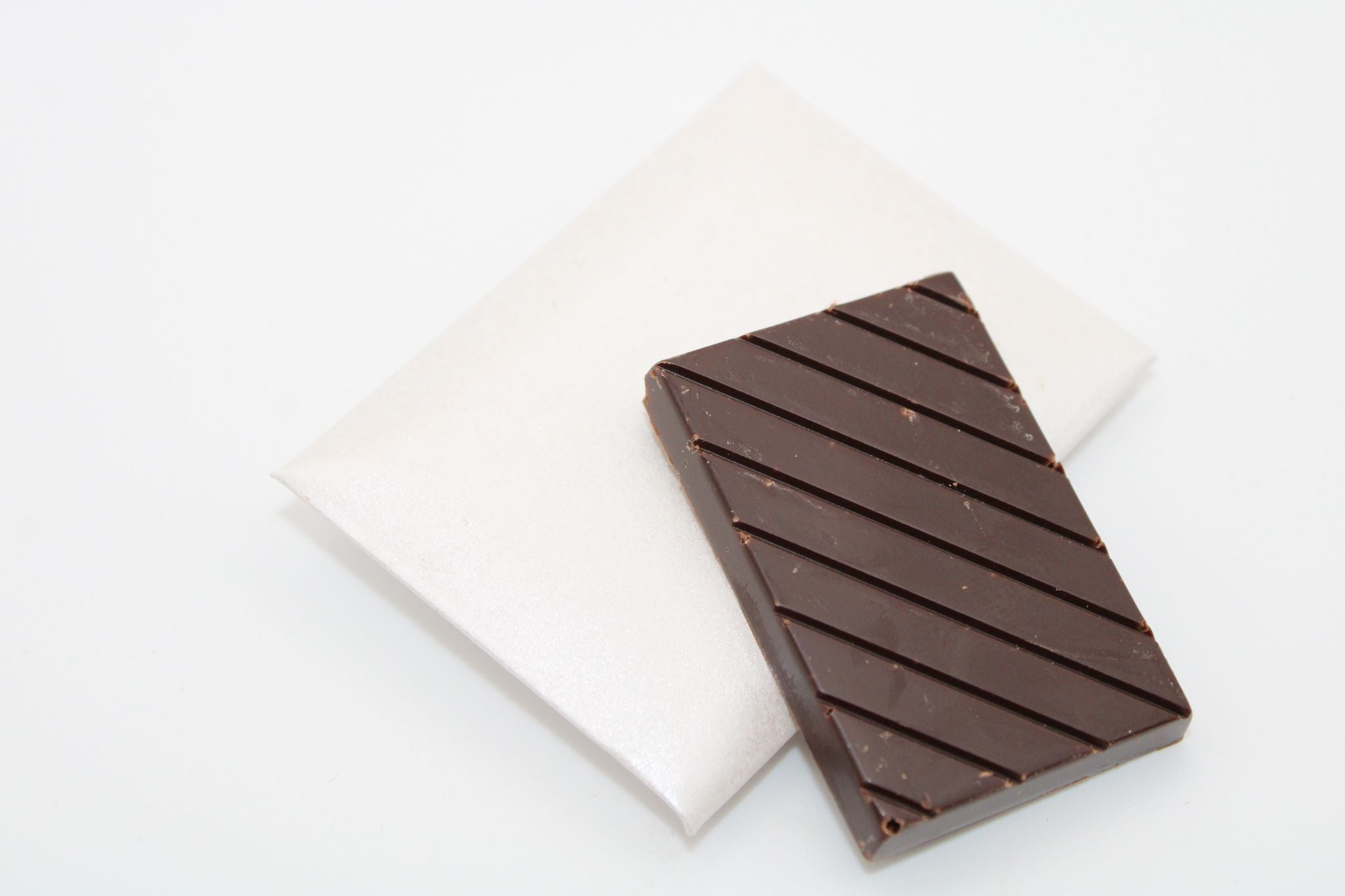Mini Dark & Milk Chocolate Bars in Elegant Envelope Packaging Individually Wrapped Gourmet Treats- Perfect for Gifts, Office Snacks, & Party Favors - 40 Pack ( White & Gold) (pink - White)